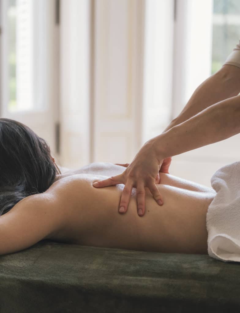 massage-at-Château-de-Rochecotte-wellness-moment